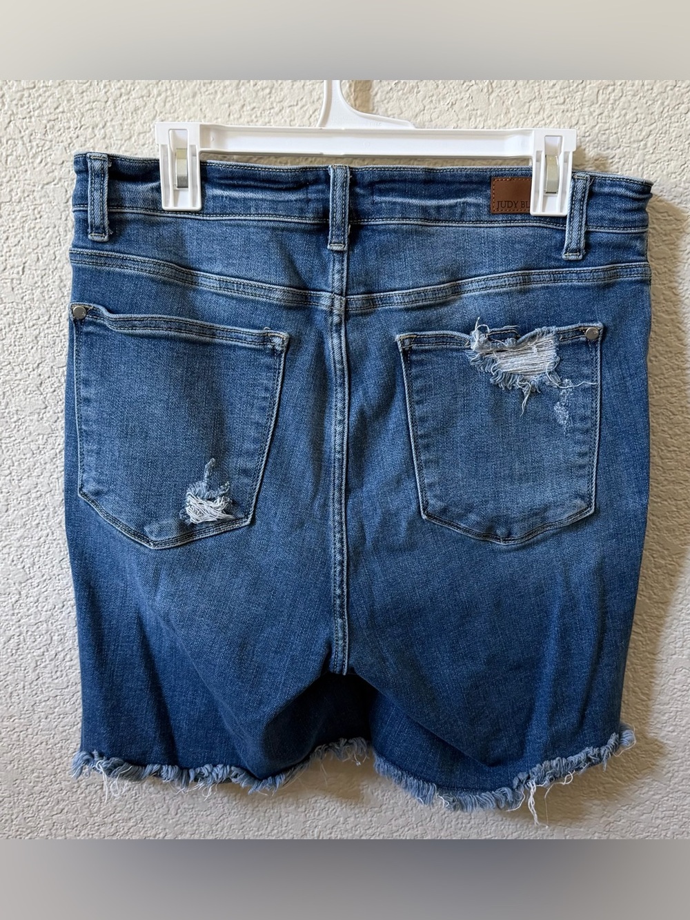 Judy Blue Size 1X High Rise Destroyed Bermuda Blue Jean Short Stretch •flaw - Picture 2 of 13